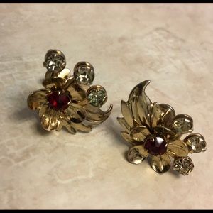 2/$16🚀 Vintage clip-on earrings